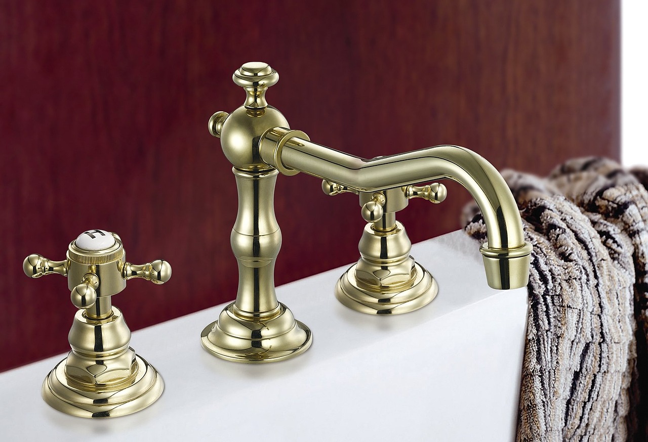 How to Keep Your Bathroom Tidy with Minimal Storage Solutions